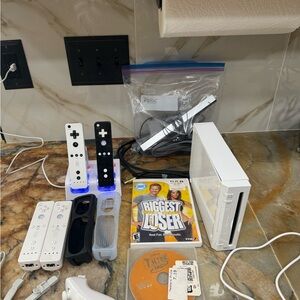 Nintendo Wii Console Bundle – Great Condition!